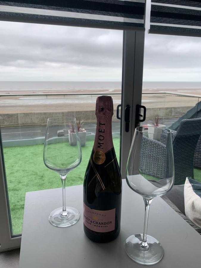 Beach View Apartment With Balcony And Sea View - Pet Friendly 클레베리 외부 사진