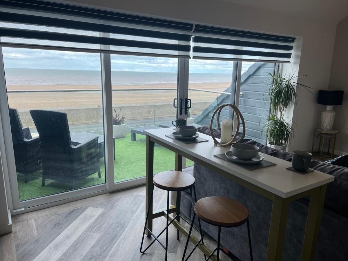 Beach View Apartment With Balcony And Sea View - Pet Friendly 클레베리 외부 사진